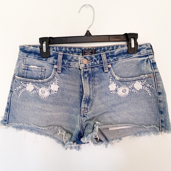 Abercrombie & Fitch Pants - Abercrombie women’s shorts